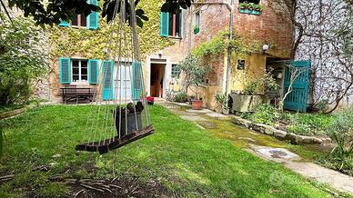 Casa indipendente di 280 m² con più di 5 locali e 