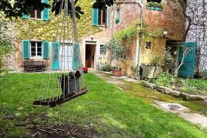 Casa indipendente di 280 m² con più di 5 locali e 