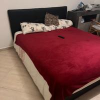 Letto contenitore in pelle nera