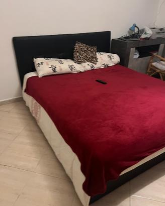 Letto contenitore in pelle nera