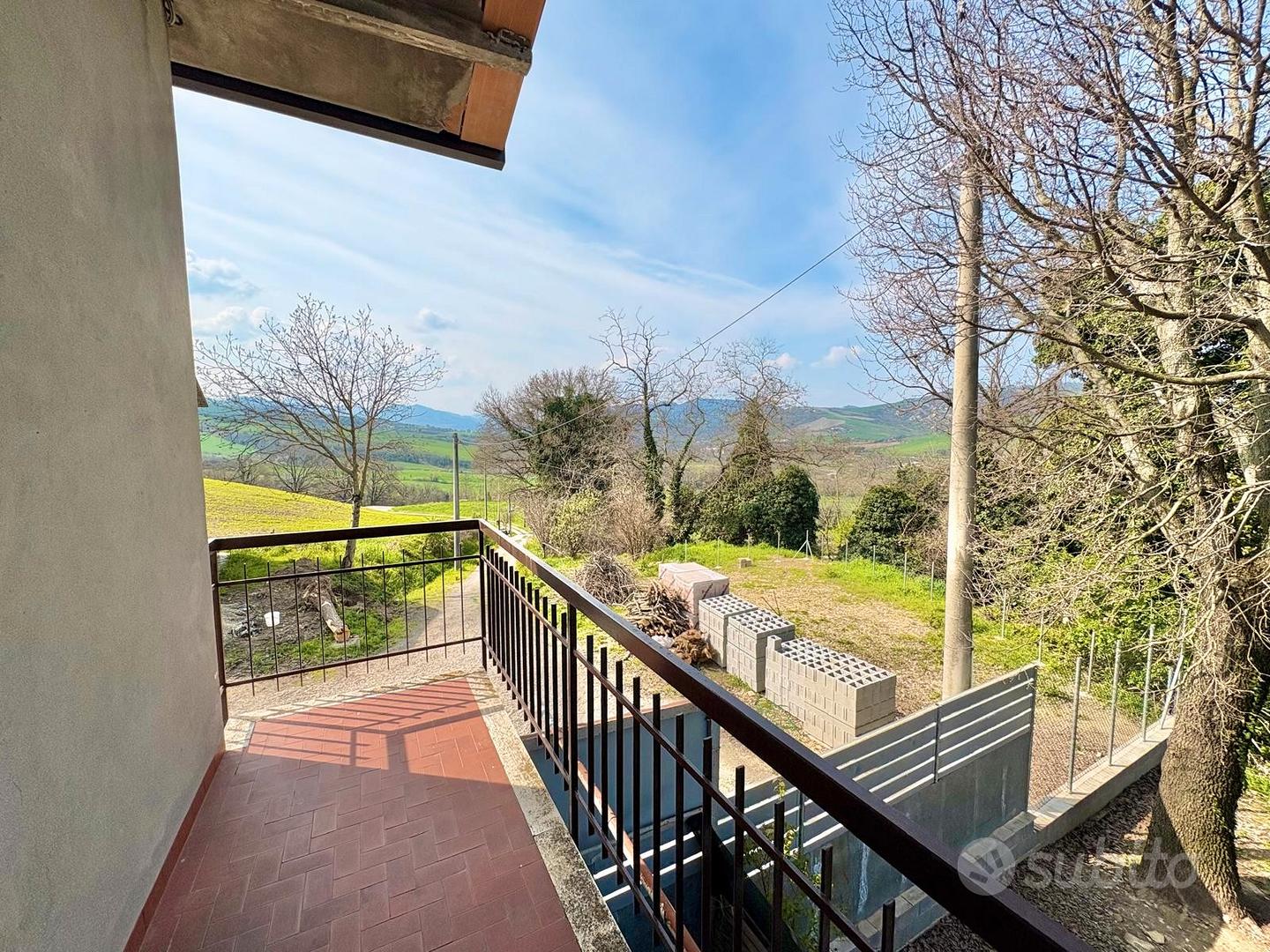 Casale indipendente con 8.000 mq di terreno, stall - Vista 4