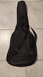  Chitarra classica e custodia 