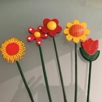 Fiori di legno dipinti a mano