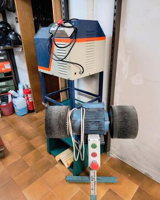 Sciolinatrice a caldo e spazzolatrice