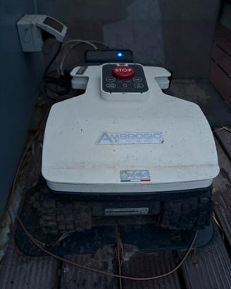 Robot ambrogio con filo tosaerba