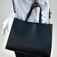 Borsa tracolla  in vera  pelle nera. Carpisa Nuova