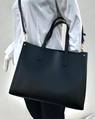 Borsa tracolla  in vera  pelle nera. Carpisa Nuova