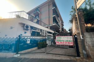 Boccea - locale con doppio accesso su via principa