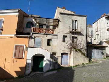 4 LOCALI A VENAFRO