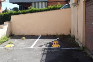 Posto auto esterno in area riservata con sbarra