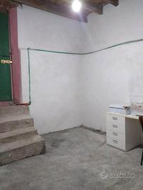 Cantina / Fondo / Box 14 mq a Pitelli