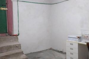 Cantina / Fondo / Box 14 mq a Pitelli