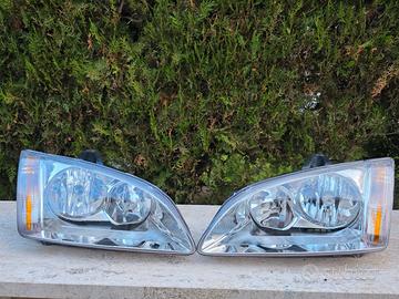 FOCUS MK2 fari anteriori con lampadine