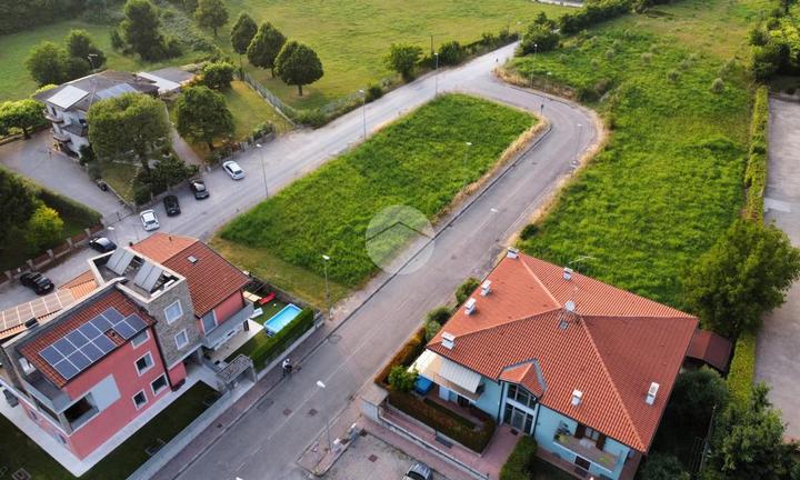 TER. RESIDENZIALE A CASTELNUOVO DEL GARDA