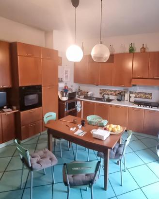 Cucina completa di elettrodomestici tavolo e 6 I 
