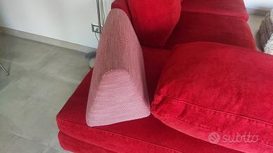  divano rosso velluto tre posti con chaise longue