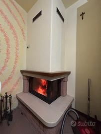 Rivestimento camino in legno massello e marmo