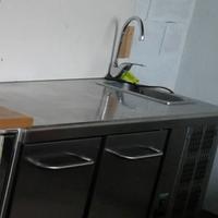Bancone frigorifero con lavabo