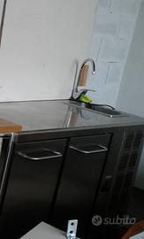 Bancone frigorifero con lavabo
