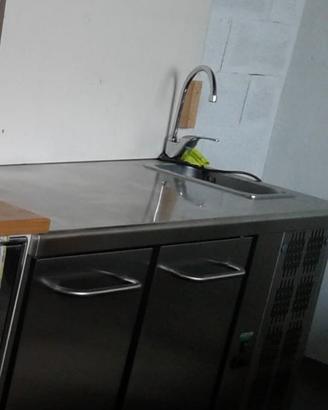 Bancone frigorifero con lavabo