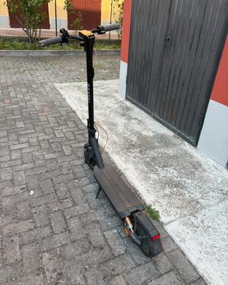 Monopattino Navee ST3 50Km autonomia