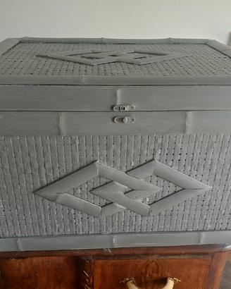 Baule in legno color grigio