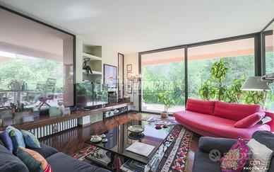 VILLA UNIFAMILIARE CON AMPIO GIARDINO PRIVATO NELL