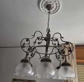 Lampadario in ferro battuto 