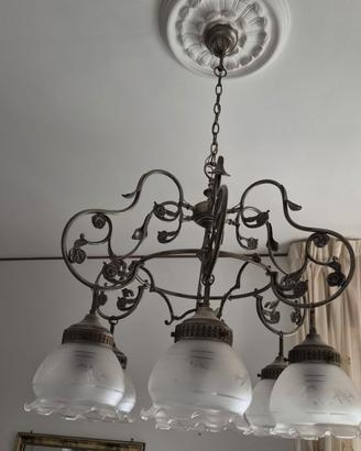 Lampadario in ferro battuto 