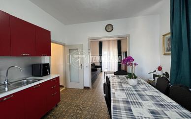 TRILOCALE INDIPENDENTE CON AMPIO TERRAZZO