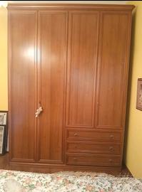 Armadio in legno arte povera