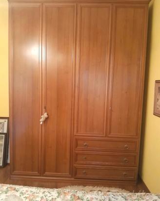 Armadio in legno arte povera