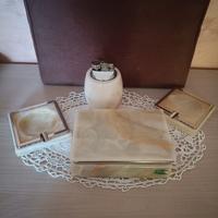 Set in onice: scatola, accendino, 2 posacenere