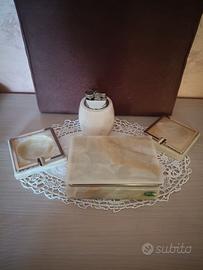 Set in onice: scatola, accendino, 2 posacenere