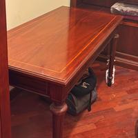 Scrivania Classica in Pregiato Legno Intarsiato