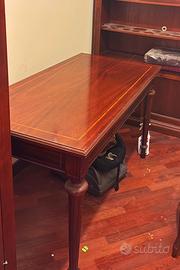 Scrivania Classica in Pregiato Legno Intarsiato