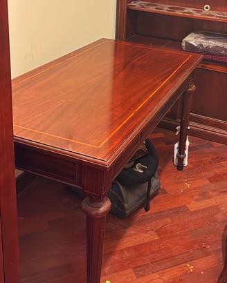 Scrivania Classica in Pregiato Legno Intarsiato