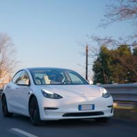 Tesla Model 3 AWD 2021 sedili bianchi e accessori
