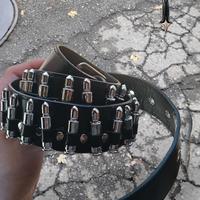 cintura nera con proiettili in similpelle
