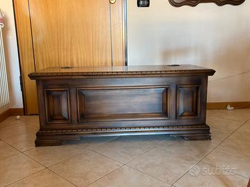 Cassapanca in legno lavorato