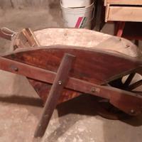 CARRIOLA IN LEGN0 DA GIARDINO