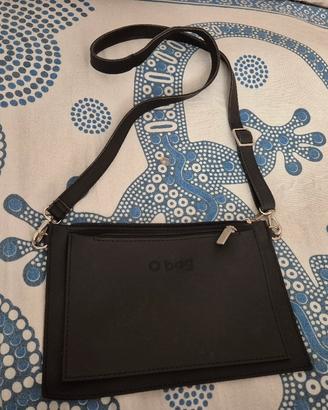 Tracolla O bag nera con pochette staccabile
