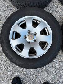 Cerchi in lega Audi A4 con pneumatici 205/65 R15