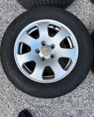 Cerchi in lega Audi A4 con pneumatici 205/65 R15