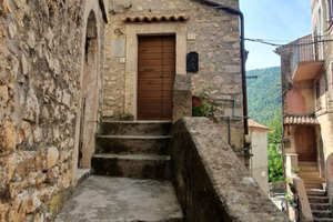 Casa situata a Bassiano in via plebiscito