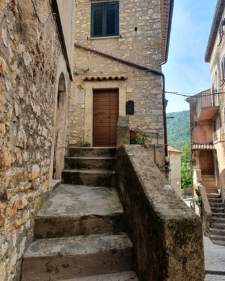 Casa situata a Bassiano in via plebiscito