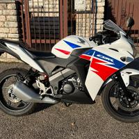HONDA CBR 125R - solo 2.976 KM