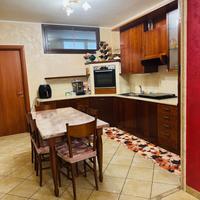 Cucina SCAVOLINI con elettrodomestici sedie tavolo