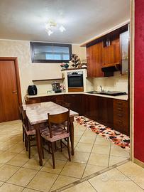 Cucina SCAVOLINI con elettrodomestici sedie tavolo