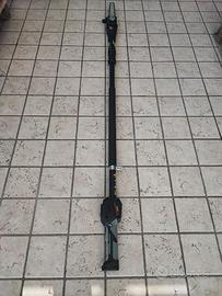 Potatore seghetto a batteria su asta